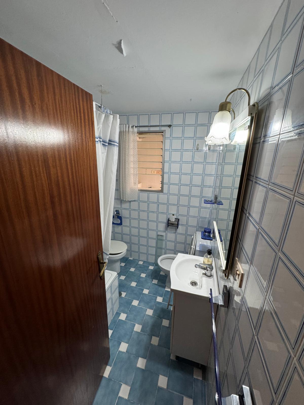 Estado original del baño antes de la reforma